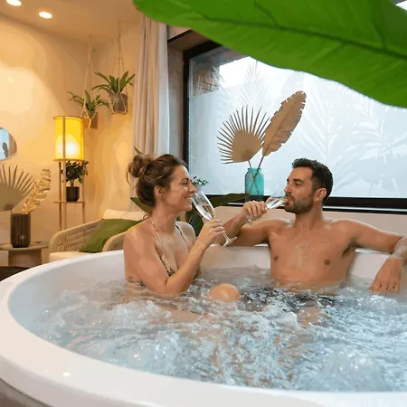 Apartment Romantique Bali, Sauna , Straßburg